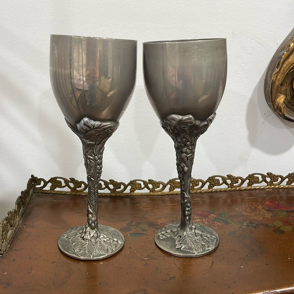Set of two vintage wine goblets